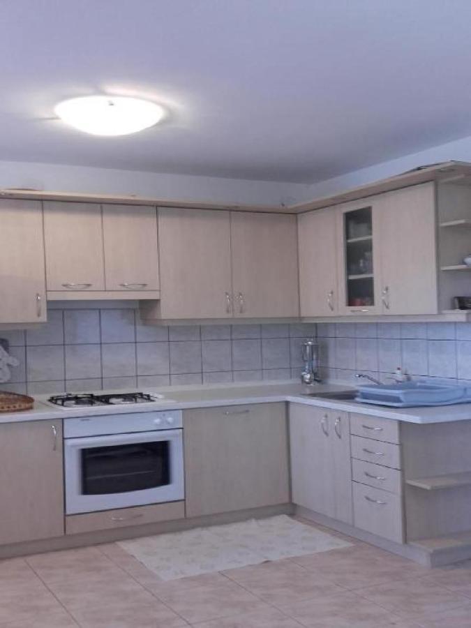 Apartments Smilje I Maslina Gornji Karin Exteriör bild