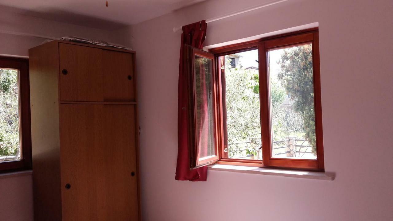 Apartments Smilje I Maslina Gornji Karin Exteriör bild